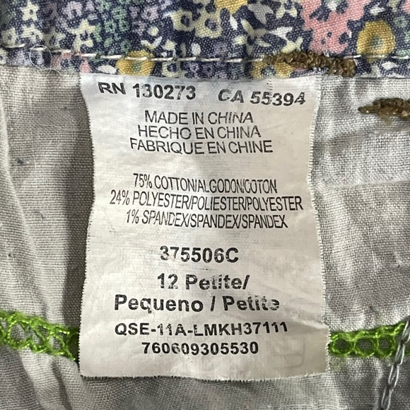 Lee size 12 just below the waist, petite bermuda shorts, button flap pockets EUC - Picture 9 of 9